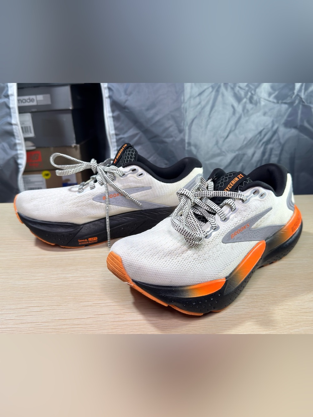 Brooks Glycerin 21 Ecru/Orange/Black Running Light Gray Trainers Women Size 7.5